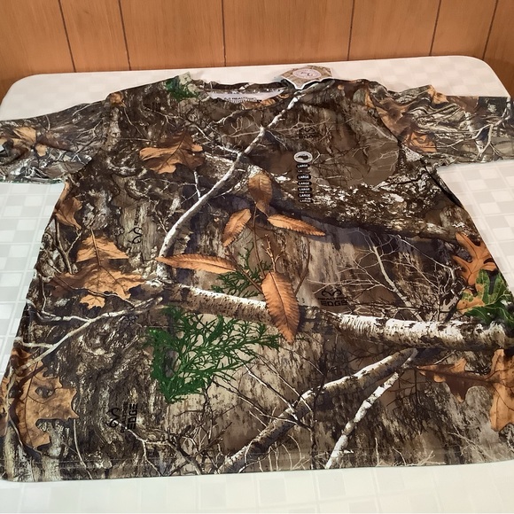 Realtree Camouflage Short Sleeve Tee - Picture 1 of 1